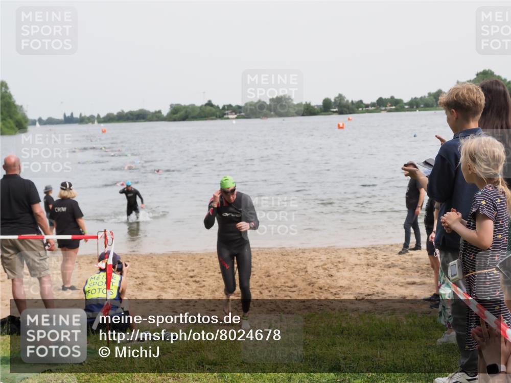 21.06.2025 - 27. Vierlanden-Triathlon MichiJ http://msf.ph/oto/8024678 15.06.2026 10:55:37 Schwimmen 639, 656, 712, 736 meine-sportfotos.de