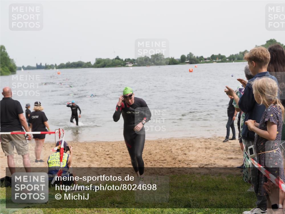 21.06.2025 - 27. Vierlanden-Triathlon MichiJ http://msf.ph/oto/8024698 15.06.2026 10:55:37 Schwimmen 639, 656, 712, 736 meine-sportfotos.de