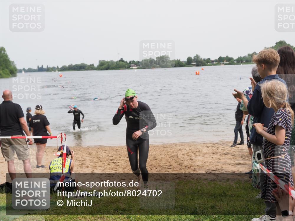 21.06.2025 - 27. Vierlanden-Triathlon MichiJ http://msf.ph/oto/8024702 15.06.2026 10:55:37 Schwimmen 639, 656, 712, 736 meine-sportfotos.de