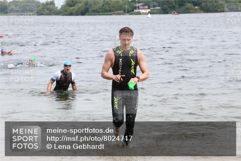 15.06.2025 - 27. Vierlanden-Triathlon Lena Gebhardt http://msf.ph/oto/8024717 15.06.2025 10:56:09 Schwimmen 702, 716, 730, 733 meine-sportfotos.de
