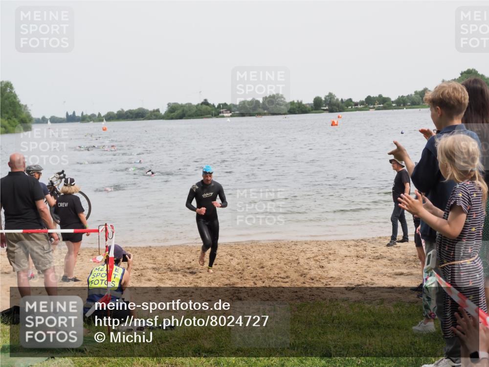 21.06.2025 - 27. Vierlanden-Triathlon MichiJ http://msf.ph/oto/8024727 15.06.2026 10:55:42 Schwimmen 712, 736 meine-sportfotos.de