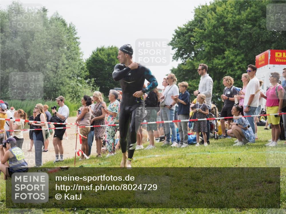 15.06.2025 - 27. Vierlanden-Triathlon KatJ http://msf.ph/oto/8024729 15.06.2025 10:58:04 Schwimmen 640, 647, 705, 738 meine-sportfotos.de