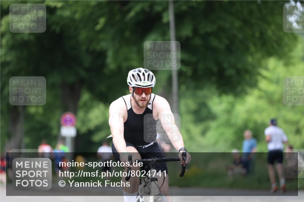 15.06.2025 - 7 Türme Triathlon Yannick Fuchs http://msf.ph/oto/8024741 15.06.2025 13:38:02 Radfahren 812, 944 meine-sportfotos.de