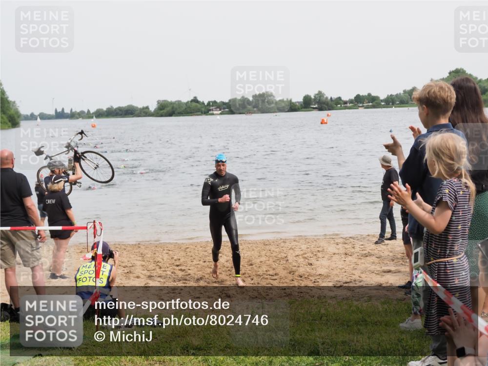 21.06.2025 - 27. Vierlanden-Triathlon MichiJ http://msf.ph/oto/8024746 15.06.2026 10:55:42 Schwimmen 712, 736 meine-sportfotos.de