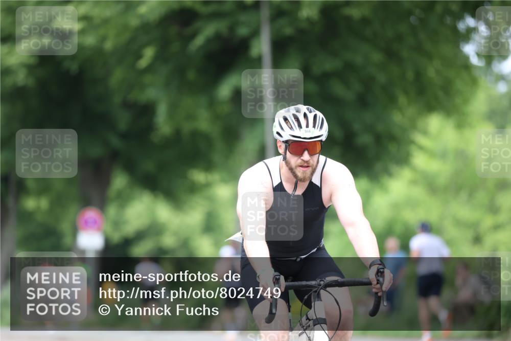 15.06.2025 - 7 Türme Triathlon Yannick Fuchs http://msf.ph/oto/8024749 15.06.2025 13:38:02 Radfahren 812, 944 meine-sportfotos.de