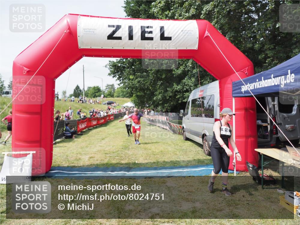 21.06.2025 - 27. Vierlanden-Triathlon MichiJ http://msf.ph/oto/8024751 15.06.2026 11:52:52 Ziel 459, 593, 616 meine-sportfotos.de