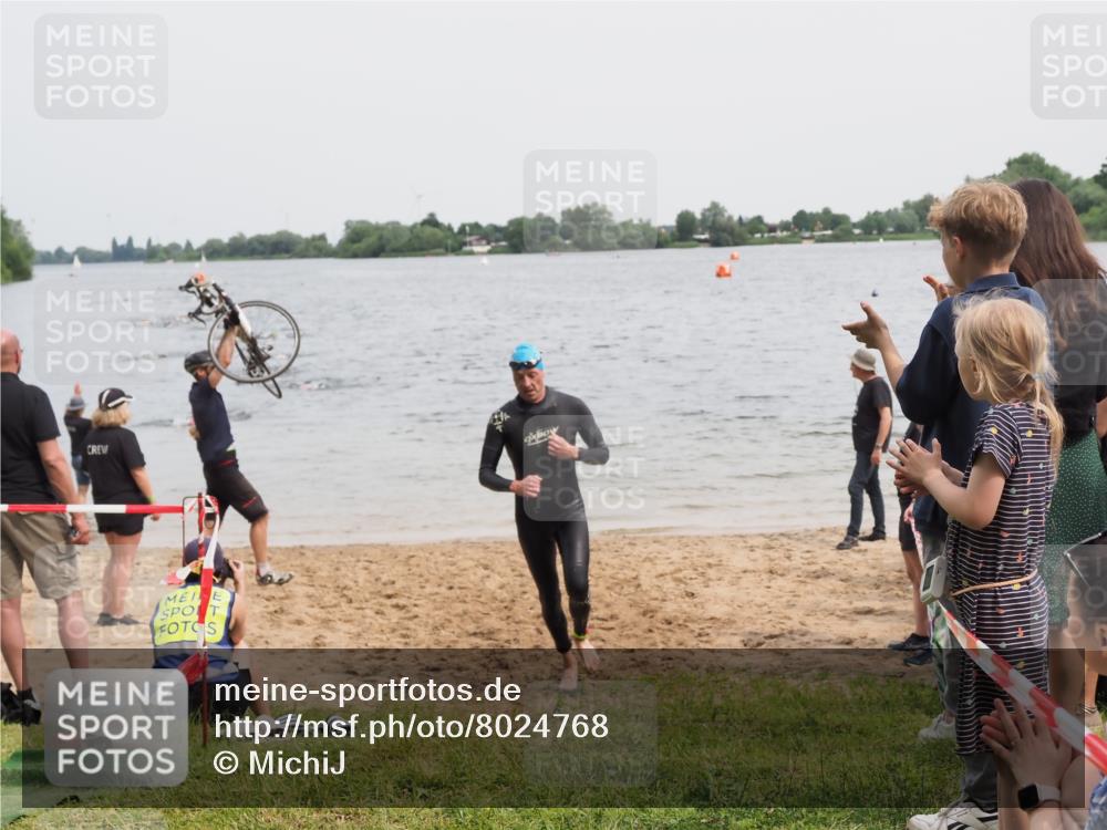 21.06.2025 - 27. Vierlanden-Triathlon MichiJ http://msf.ph/oto/8024768 15.06.2026 10:55:43 Schwimmen 712, 736 meine-sportfotos.de