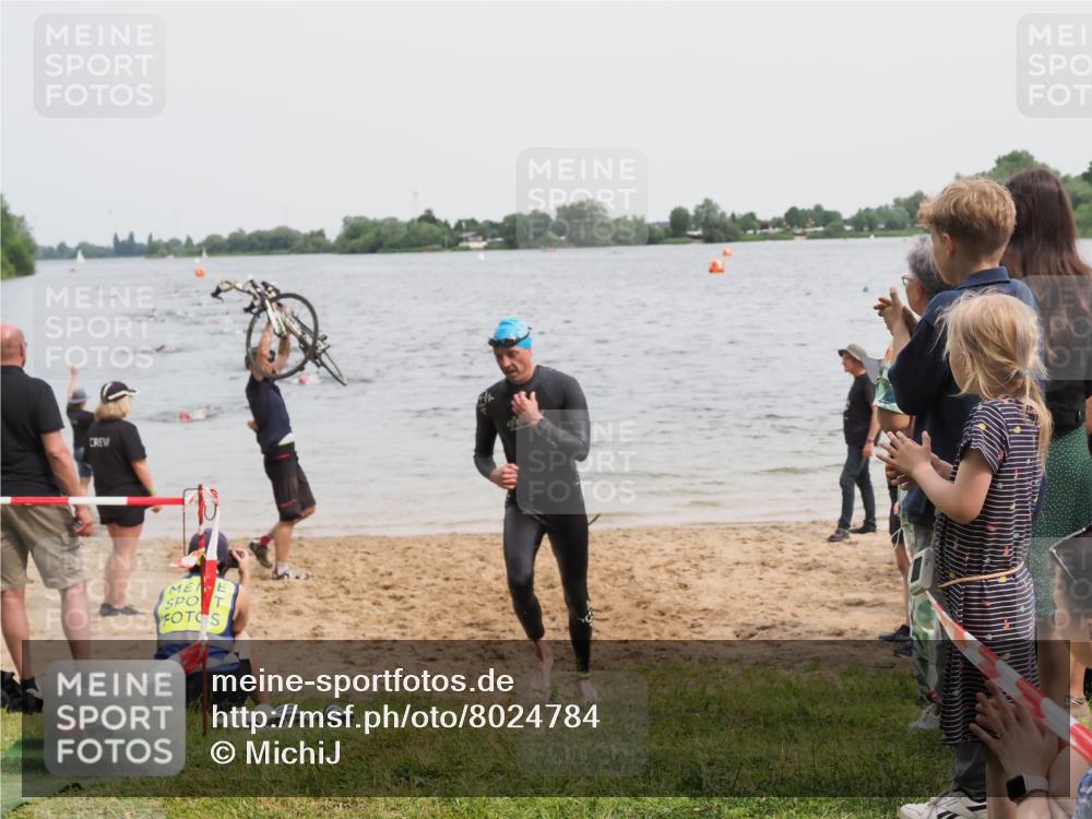 21.06.2025 - 27. Vierlanden-Triathlon MichiJ http://msf.ph/oto/8024784 15.06.2026 10:55:43 Schwimmen 712, 736 meine-sportfotos.de