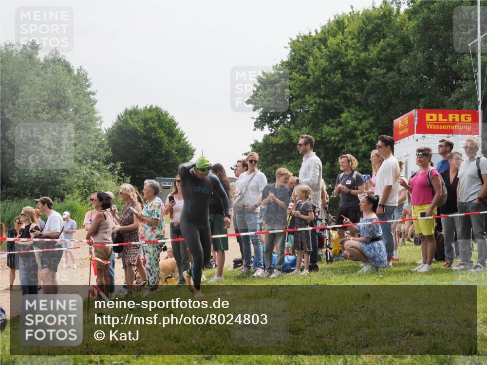 15.06.2025 - 27. Vierlanden-Triathlon KatJ http://msf.ph/oto/8024803 15.06.2025 10:58:07 Schwimmen 640, 647, 705, 762 meine-sportfotos.de