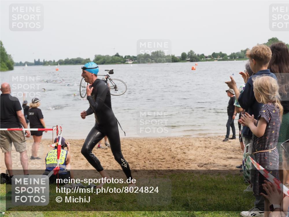 21.06.2025 - 27. Vierlanden-Triathlon MichiJ http://msf.ph/oto/8024824 15.06.2026 10:55:44 Schwimmen 712, 736 meine-sportfotos.de