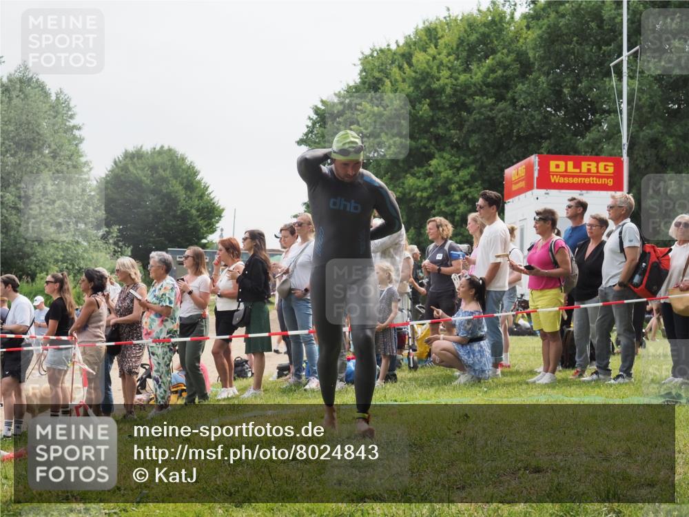 15.06.2025 - 27. Vierlanden-Triathlon KatJ http://msf.ph/oto/8024843 15.06.2025 10:58:09 Schwimmen 640, 647, 762 meine-sportfotos.de