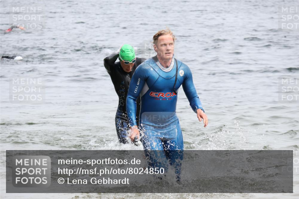 15.06.2025 - 27. Vierlanden-Triathlon Lena Gebhardt http://msf.ph/oto/8024850 15.06.2025 10:56:26 Schwimmen 716, 730, 764, 771 meine-sportfotos.de