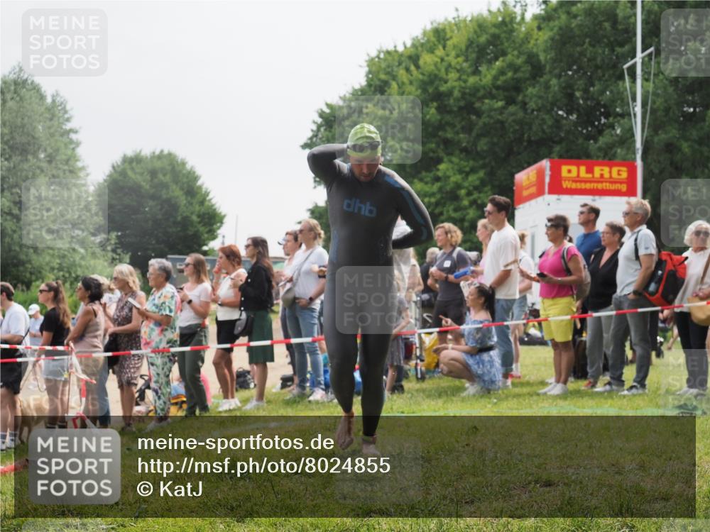15.06.2025 - 27. Vierlanden-Triathlon KatJ http://msf.ph/oto/8024855 15.06.2025 10:58:09 Schwimmen 640, 647, 762 meine-sportfotos.de