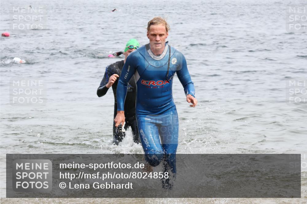 15.06.2025 - 27. Vierlanden-Triathlon Lena Gebhardt http://msf.ph/oto/8024858 15.06.2025 10:56:27 Schwimmen 716, 730, 764, 771 meine-sportfotos.de