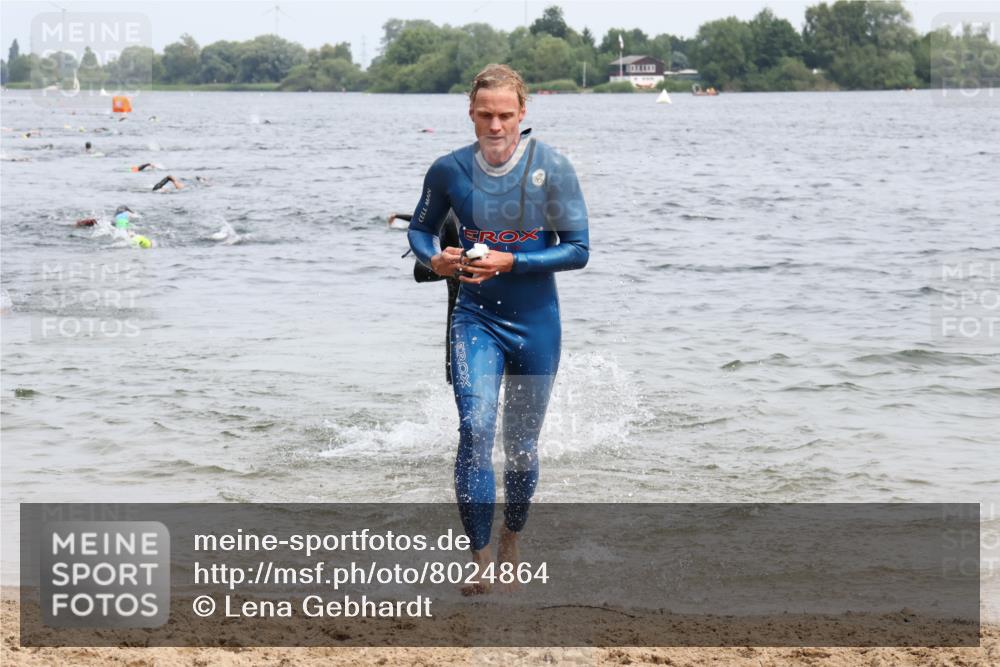 15.06.2025 - 27. Vierlanden-Triathlon Lena Gebhardt http://msf.ph/oto/8024864 15.06.2025 10:56:27 Schwimmen 716, 730, 764, 771 meine-sportfotos.de