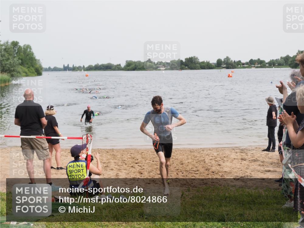 21.06.2025 - 27. Vierlanden-Triathlon MichiJ http://msf.ph/oto/8024866 15.06.2026 10:55:57 Schwimmen 683, 733 meine-sportfotos.de
