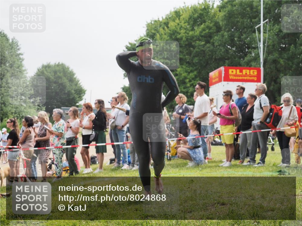 15.06.2025 - 27. Vierlanden-Triathlon KatJ http://msf.ph/oto/8024868 15.06.2025 10:58:10 Schwimmen 640, 647, 762 meine-sportfotos.de