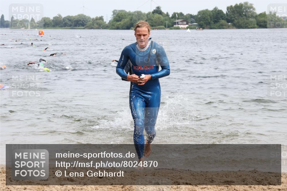 15.06.2025 - 27. Vierlanden-Triathlon Lena Gebhardt http://msf.ph/oto/8024870 15.06.2025 10:56:28 Schwimmen 730, 764, 771 meine-sportfotos.de
