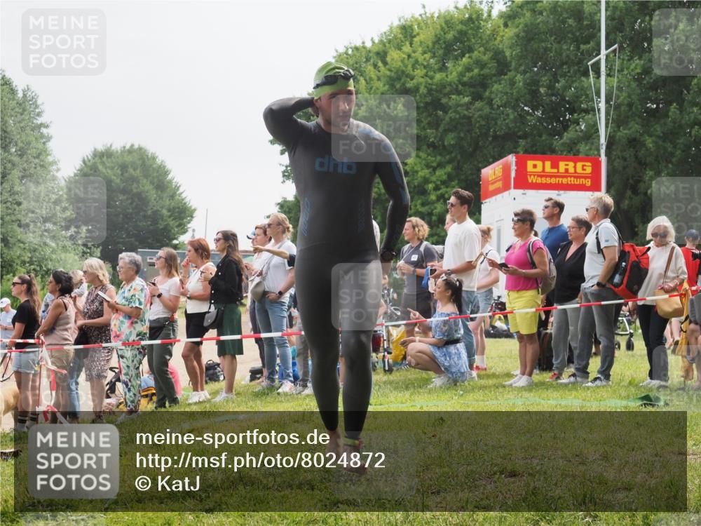 15.06.2025 - 27. Vierlanden-Triathlon KatJ http://msf.ph/oto/8024872 15.06.2025 10:58:10 Schwimmen 640, 647, 762 meine-sportfotos.de