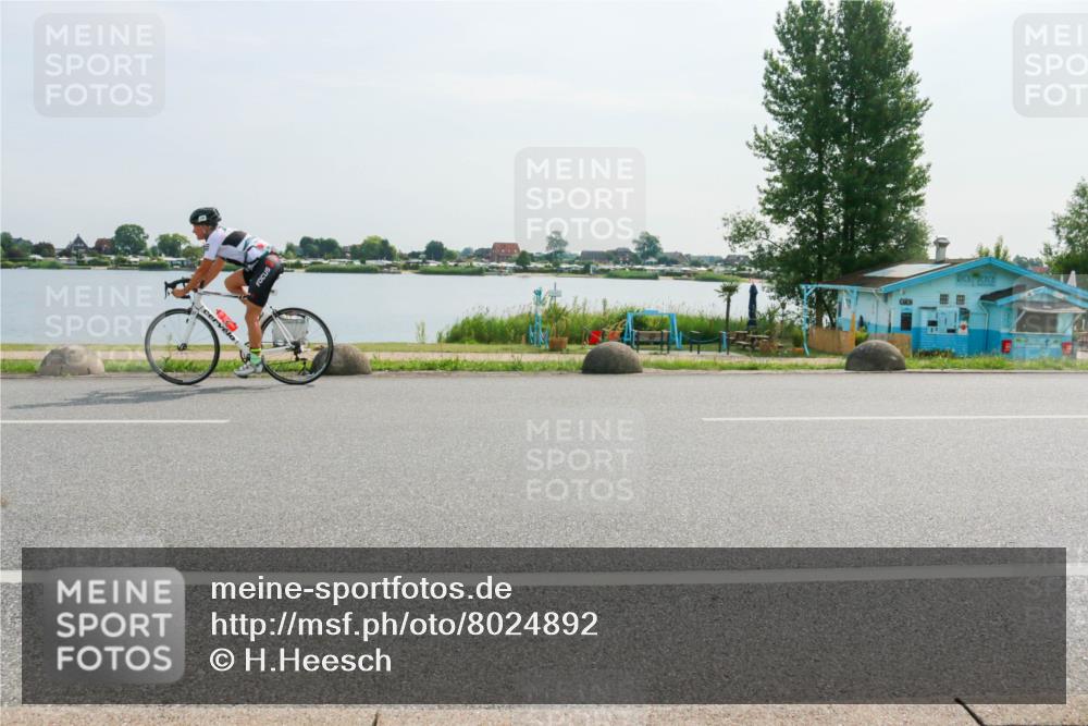 15.06.2025 - 27. Vierlanden-Triathlon H.Heesch http://msf.ph/oto/8024892 15.06.2025 09:57:12 Radfahren 209 meine-sportfotos.de