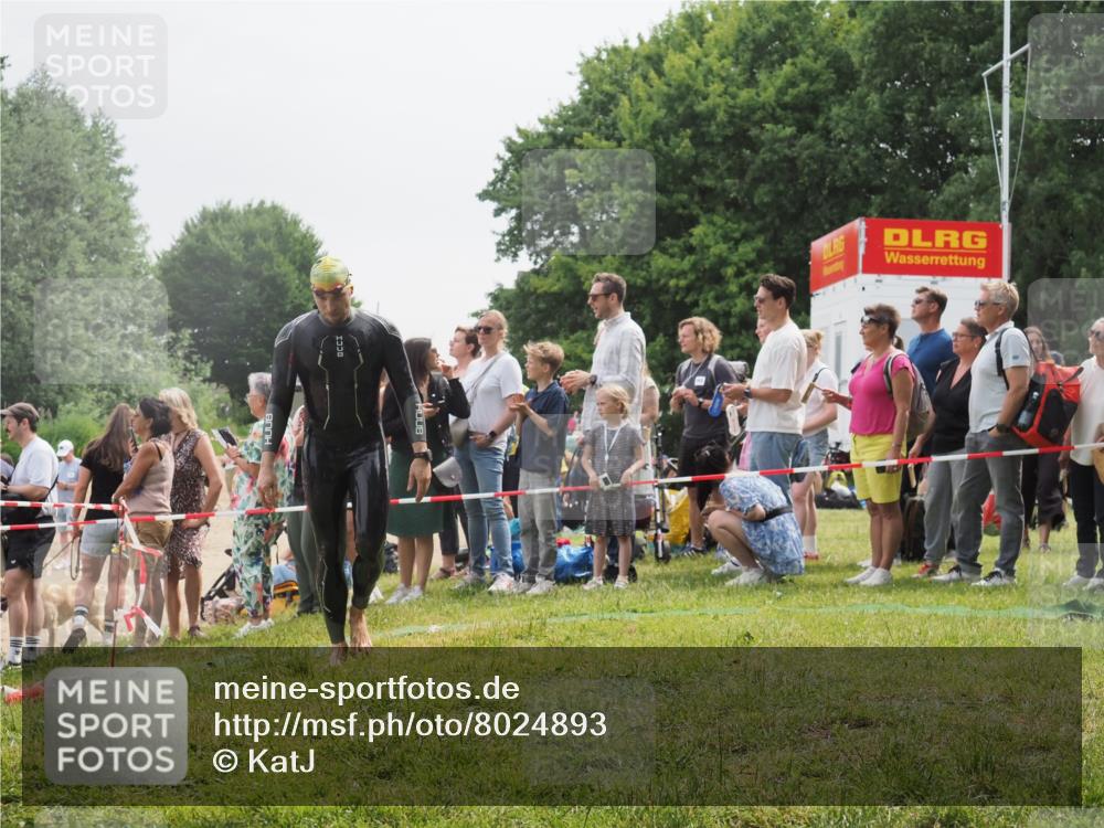 15.06.2025 - 27. Vierlanden-Triathlon KatJ http://msf.ph/oto/8024893 15.06.2025 10:58:13 Schwimmen 640, 762, 769 meine-sportfotos.de