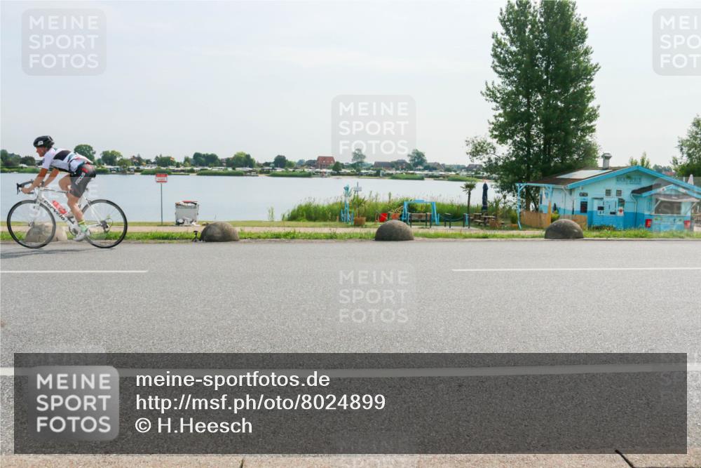 15.06.2025 - 27. Vierlanden-Triathlon H.Heesch http://msf.ph/oto/8024899 15.06.2025 09:57:12 Radfahren 209 meine-sportfotos.de