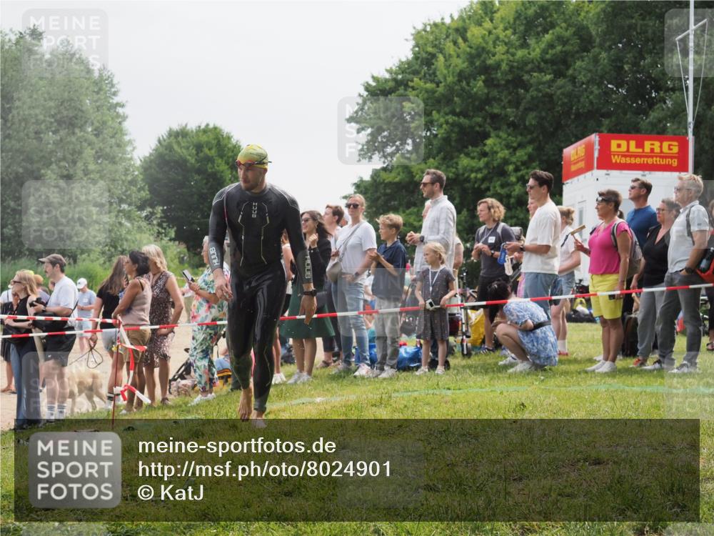 15.06.2025 - 27. Vierlanden-Triathlon KatJ http://msf.ph/oto/8024901 15.06.2025 10:58:14 Schwimmen 640, 762, 769 meine-sportfotos.de