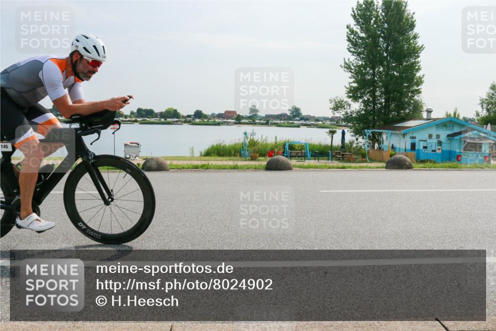 15.06.2025 - 27. Vierlanden-Triathlon H.Heesch http://msf.ph/oto/8024902 15.06.2025 09:57:18 Radfahren 130, 145, 209 meine-sportfotos.de