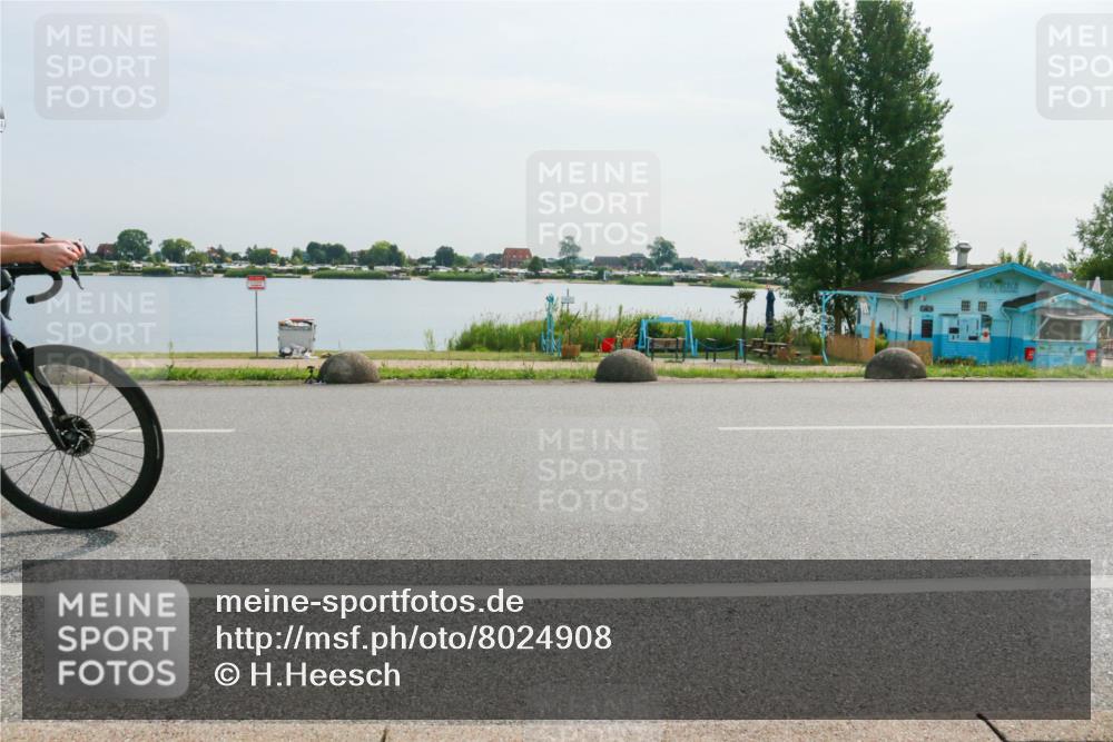 15.06.2025 - 27. Vierlanden-Triathlon H.Heesch http://msf.ph/oto/8024908 15.06.2025 09:57:23 Radfahren 75, 130 meine-sportfotos.de