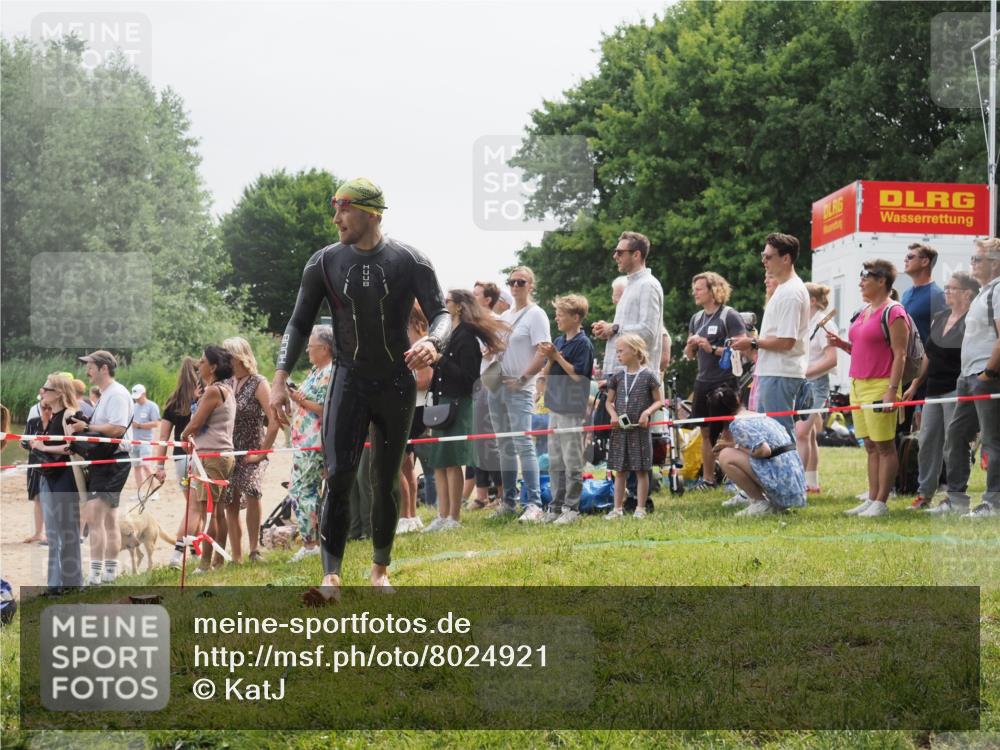 15.06.2025 - 27. Vierlanden-Triathlon KatJ http://msf.ph/oto/8024921 15.06.2025 10:58:14 Schwimmen 640, 762, 769 meine-sportfotos.de
