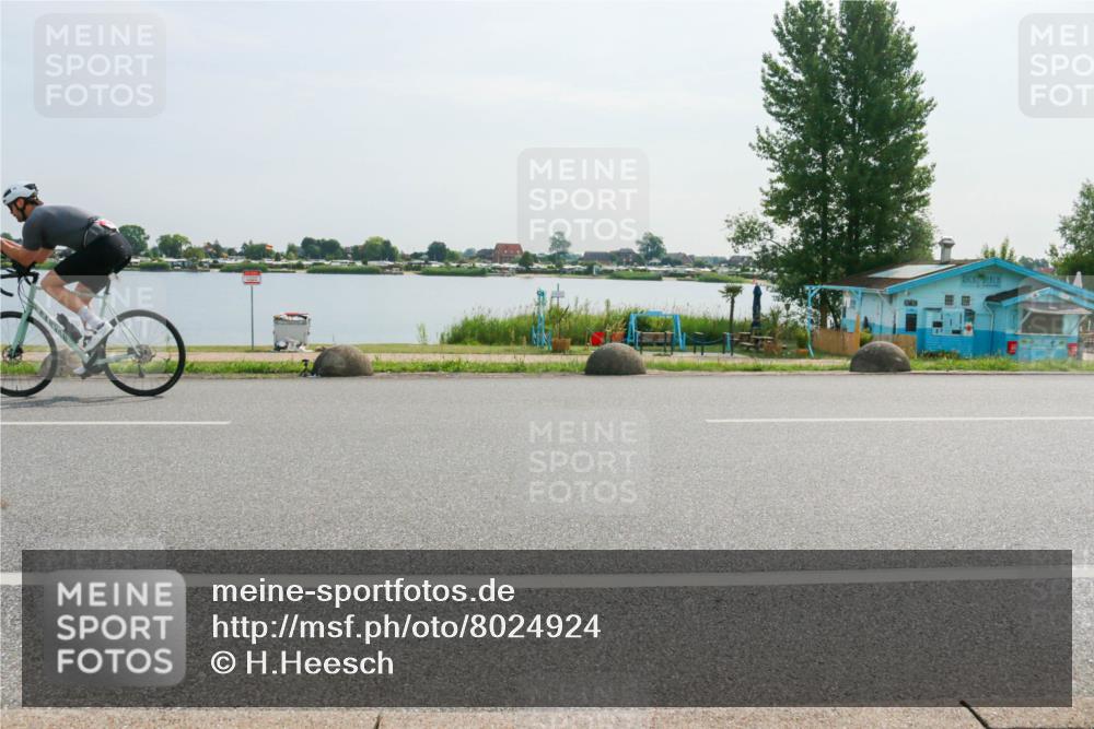15.06.2025 - 27. Vierlanden-Triathlon H.Heesch http://msf.ph/oto/8024924 15.06.2025 09:57:24 Radfahren 75, 130 meine-sportfotos.de