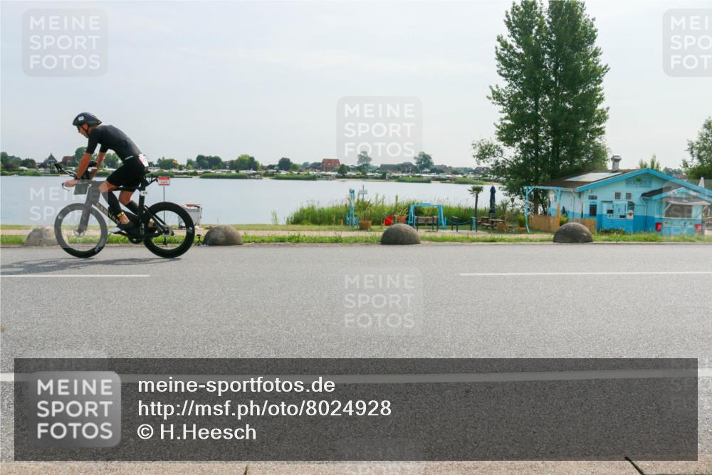 15.06.2025 - 27. Vierlanden-Triathlon H.Heesch http://msf.ph/oto/8024928 15.06.2025 09:57:42 Radfahren 176 meine-sportfotos.de