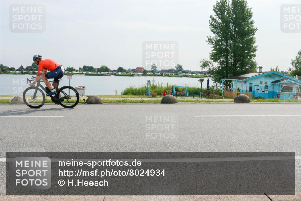 15.06.2025 - 27. Vierlanden-Triathlon H.Heesch http://msf.ph/oto/8024934 15.06.2025 09:57:50 Radfahren 129 meine-sportfotos.de
