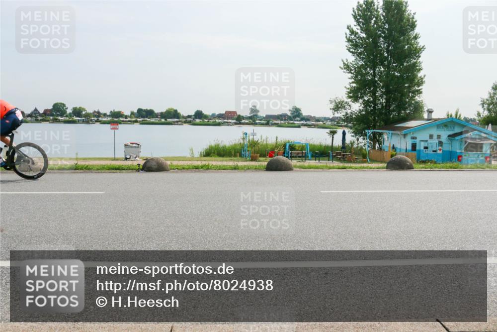 15.06.2025 - 27. Vierlanden-Triathlon H.Heesch http://msf.ph/oto/8024938 15.06.2025 09:57:50 Radfahren 129 meine-sportfotos.de