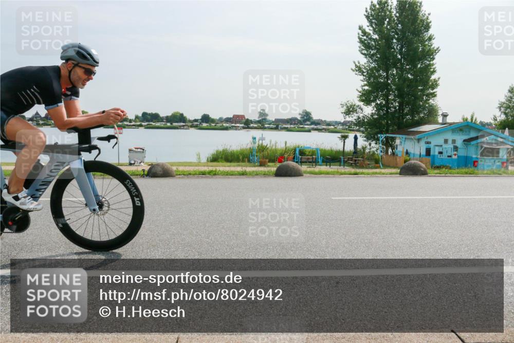 15.06.2025 - 27. Vierlanden-Triathlon H.Heesch http://msf.ph/oto/8024942 15.06.2025 09:57:58 Radfahren 121 meine-sportfotos.de