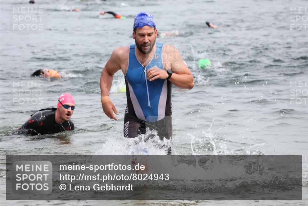 15.06.2025 - 27. Vierlanden-Triathlon Lena Gebhardt http://msf.ph/oto/8024943 15.06.2025 10:56:35 Schwimmen 685, 691, 764, 771 meine-sportfotos.de