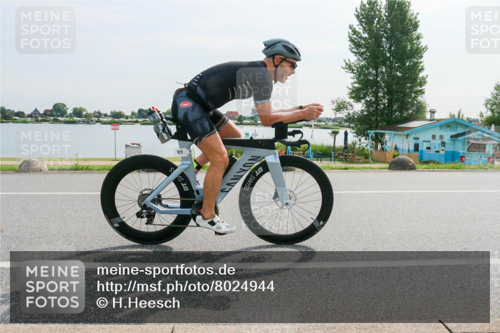 15.06.2025 - 27. Vierlanden-Triathlon H.Heesch http://msf.ph/oto/8024944 15.06.2025 09:57:58 Radfahren 121 meine-sportfotos.de