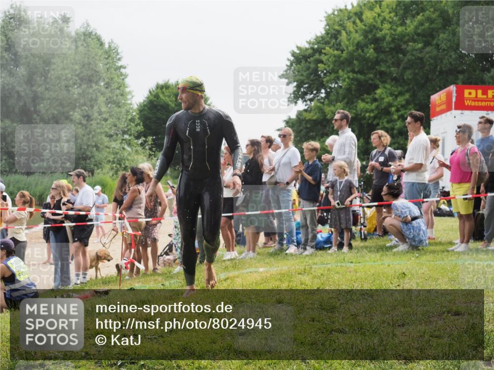 15.06.2025 - 27. Vierlanden-Triathlon KatJ http://msf.ph/oto/8024945 15.06.2025 10:58:14 Schwimmen 640, 762, 769 meine-sportfotos.de