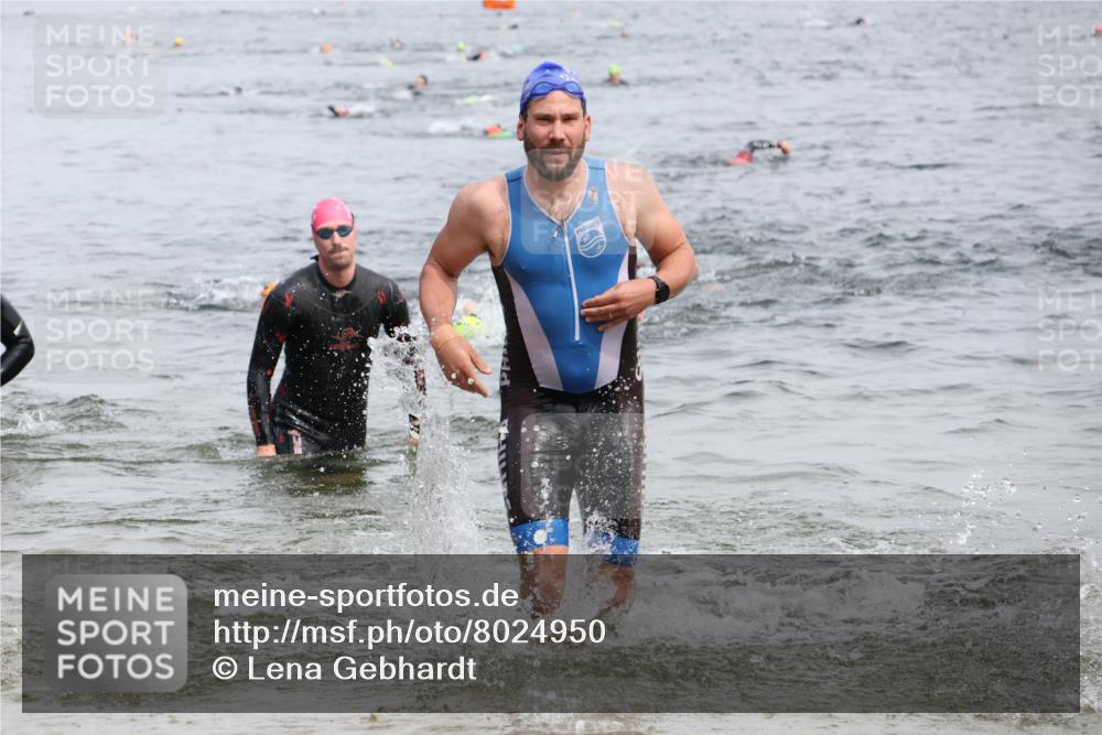 15.06.2025 - 27. Vierlanden-Triathlon Lena Gebhardt http://msf.ph/oto/8024950 15.06.2025 10:56:36 Schwimmen 685, 691, 764, 771 meine-sportfotos.de