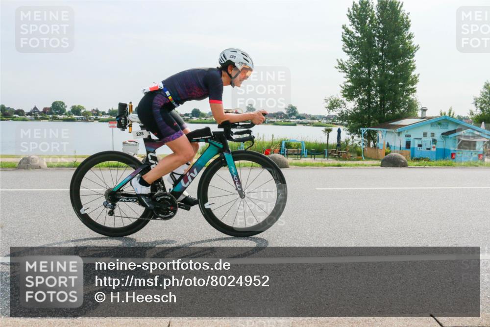 15.06.2025 - 27. Vierlanden-Triathlon H.Heesch http://msf.ph/oto/8024952 15.06.2025 09:58:10 Radfahren 204, 228 meine-sportfotos.de