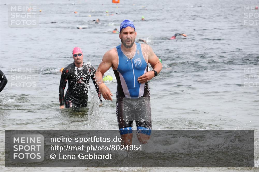 15.06.2025 - 27. Vierlanden-Triathlon Lena Gebhardt http://msf.ph/oto/8024954 15.06.2025 10:56:36 Schwimmen 685, 691, 764, 771 meine-sportfotos.de