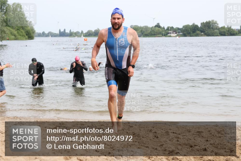 15.06.2025 - 27. Vierlanden-Triathlon Lena Gebhardt http://msf.ph/oto/8024972 15.06.2025 10:56:39 Schwimmen 642, 651, 685, 691, 764, 771 meine-sportfotos.de