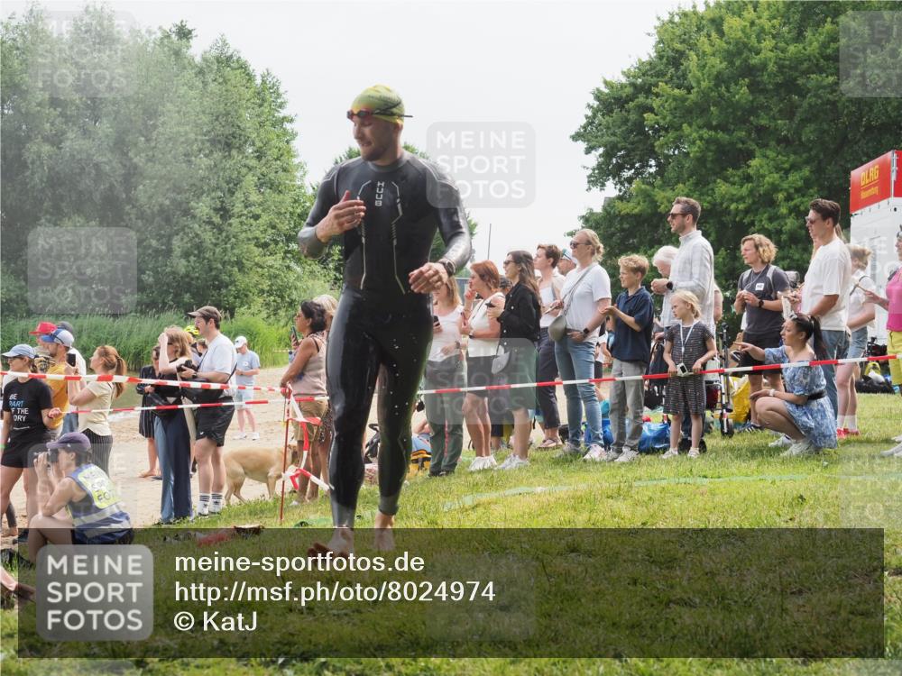 15.06.2025 - 27. Vierlanden-Triathlon KatJ http://msf.ph/oto/8024974 15.06.2025 10:58:15 Schwimmen 640, 762, 769 meine-sportfotos.de