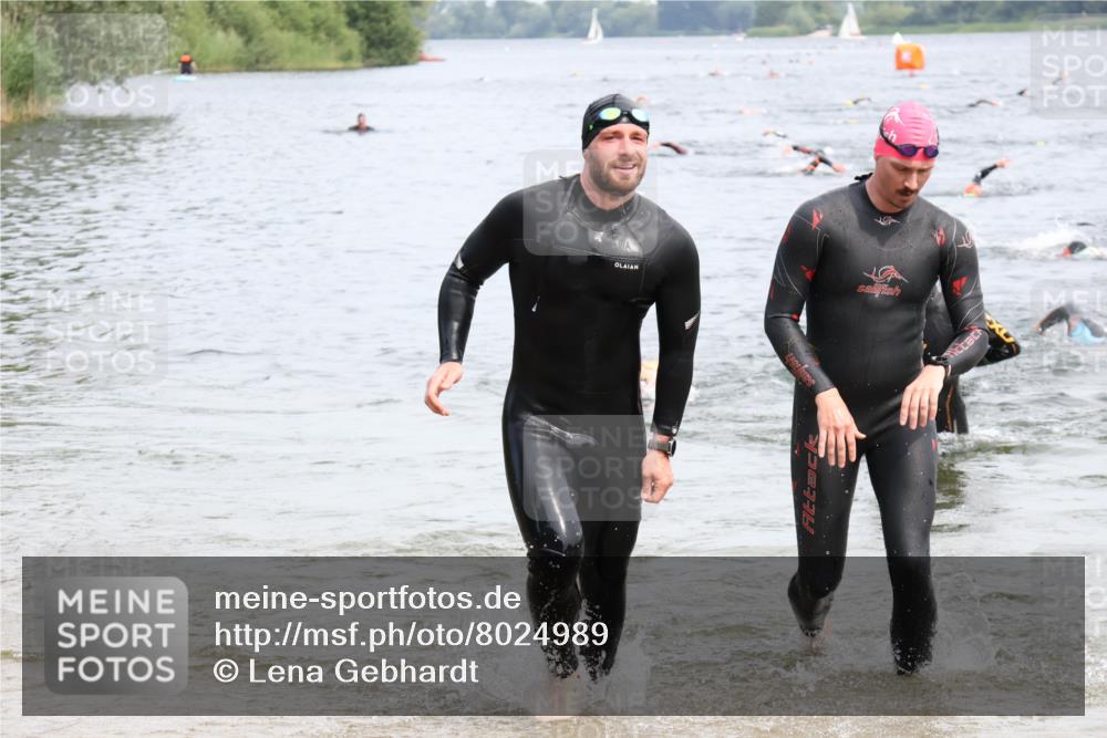 15.06.2025 - 27. Vierlanden-Triathlon Lena Gebhardt http://msf.ph/oto/8024989 15.06.2025 10:56:43 Schwimmen 642, 651, 685, 688, 691, 755 meine-sportfotos.de