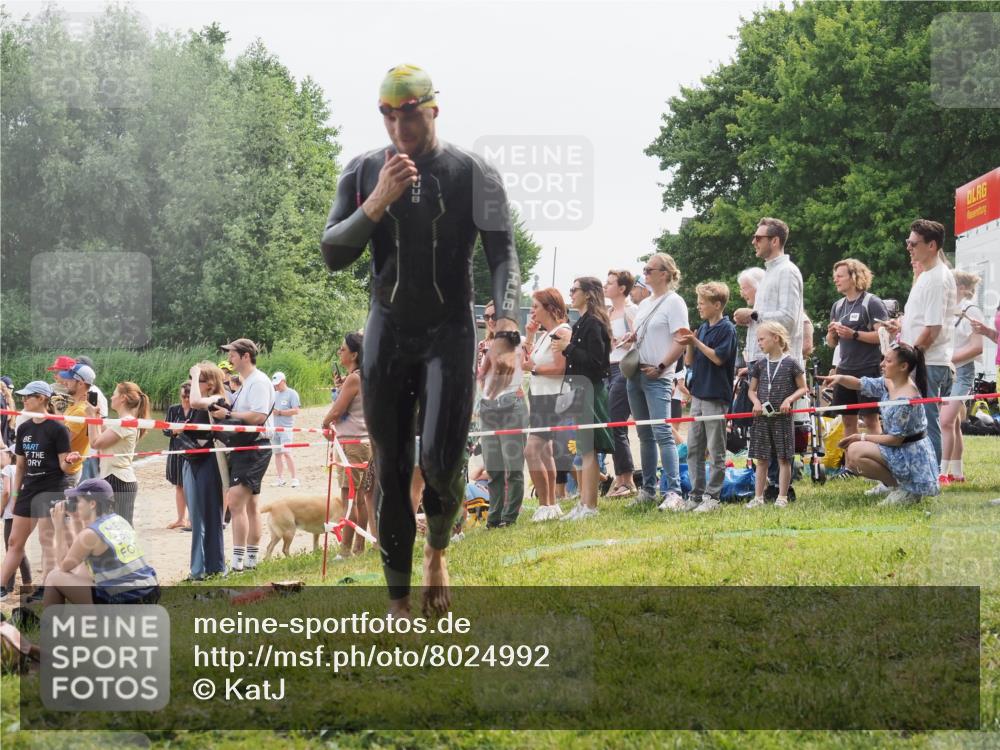 15.06.2025 - 27. Vierlanden-Triathlon KatJ http://msf.ph/oto/8024992 15.06.2025 10:58:15 Schwimmen 640, 762, 769 meine-sportfotos.de