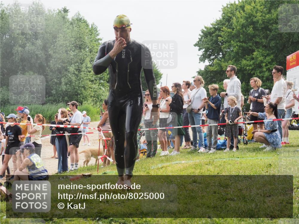 15.06.2025 - 27. Vierlanden-Triathlon KatJ http://msf.ph/oto/8025000 15.06.2025 10:58:15 Schwimmen 640, 762, 769 meine-sportfotos.de