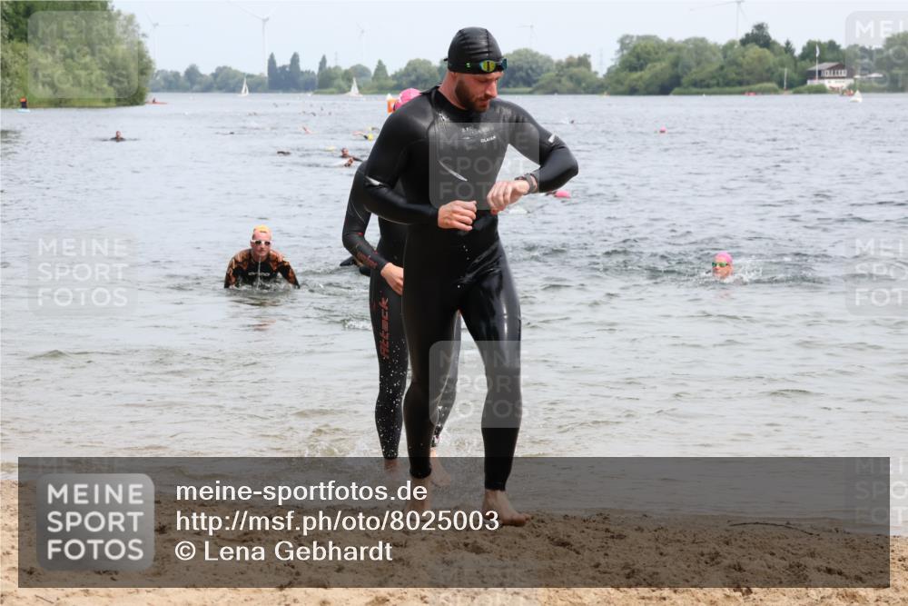15.06.2025 - 27. Vierlanden-Triathlon Lena Gebhardt http://msf.ph/oto/8025003 15.06.2025 10:56:44 Schwimmen 642, 651, 685, 688, 691, 755 meine-sportfotos.de