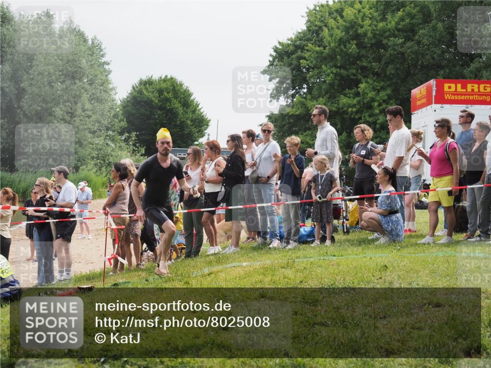 15.06.2025 - 27. Vierlanden-Triathlon KatJ http://msf.ph/oto/8025008 15.06.2025 10:58:19 Schwimmen 710, 762, 769 meine-sportfotos.de