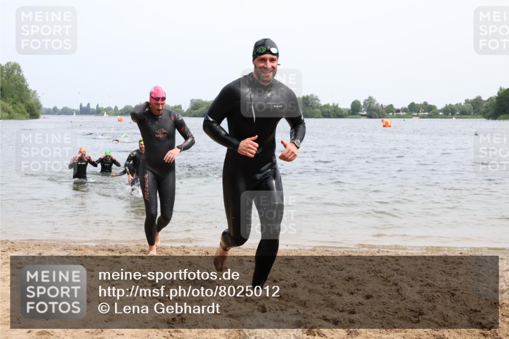 15.06.2025 - 27. Vierlanden-Triathlon Lena Gebhardt http://msf.ph/oto/8025012 15.06.2025 10:56:46 Schwimmen 642, 651, 685, 688, 691, 755 meine-sportfotos.de