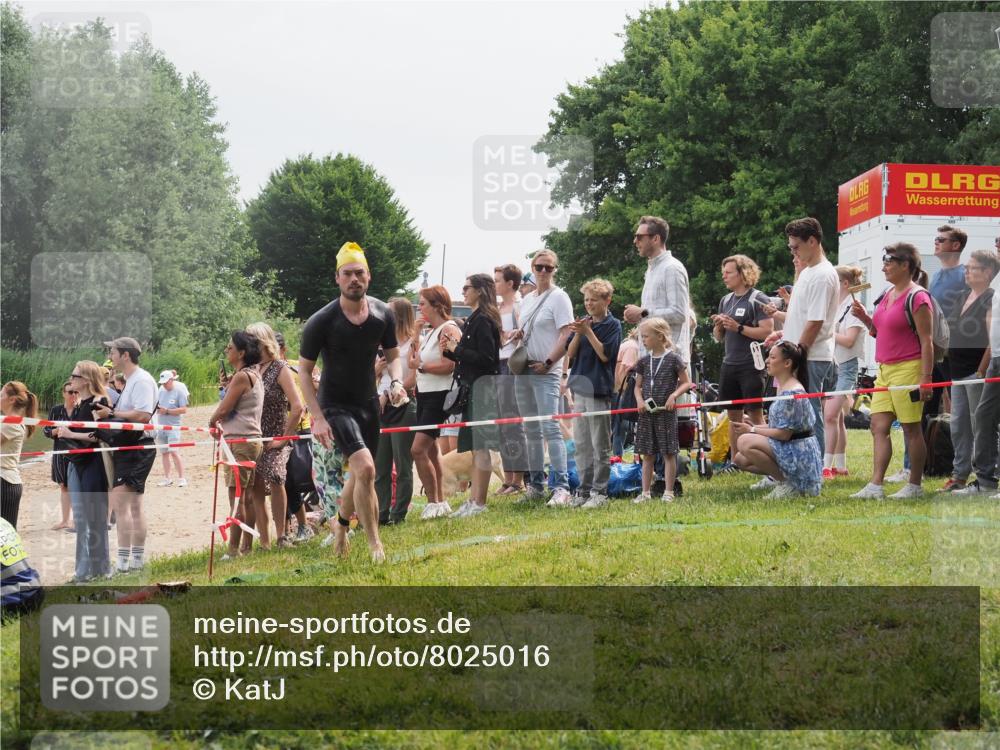 15.06.2025 - 27. Vierlanden-Triathlon KatJ http://msf.ph/oto/8025016 15.06.2025 10:58:19 Schwimmen 710, 762, 769 meine-sportfotos.de